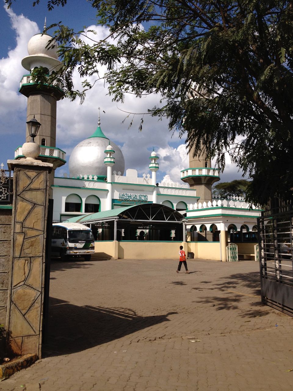 (Inhabiting) the Space between Black and White: Indian/Sikh Community in Kenya